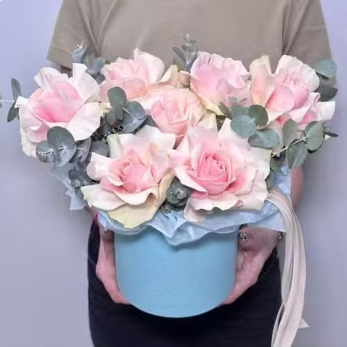 Букет цветов "Шляпная коробка Ин пинк"